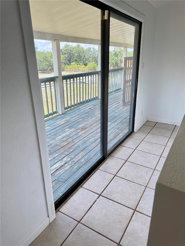 439 Corbett Rd, Lithia, FL 33547 - entryway featuring light tile patterned floors and baseboards