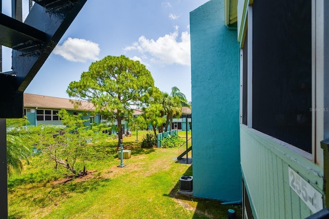 255 114th Ave N Unit 4, Saint Petersburg, FL 33716 - view of grassy yard