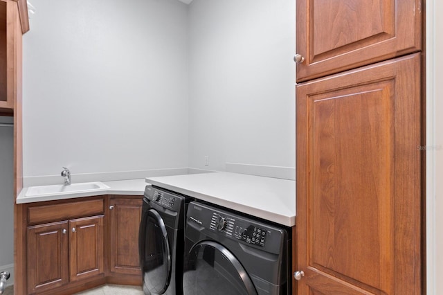 7713 Still Lakes Dr, Odessa, FL 33556 - laundry area featuring washing machine and clothes dryer and cabinet space