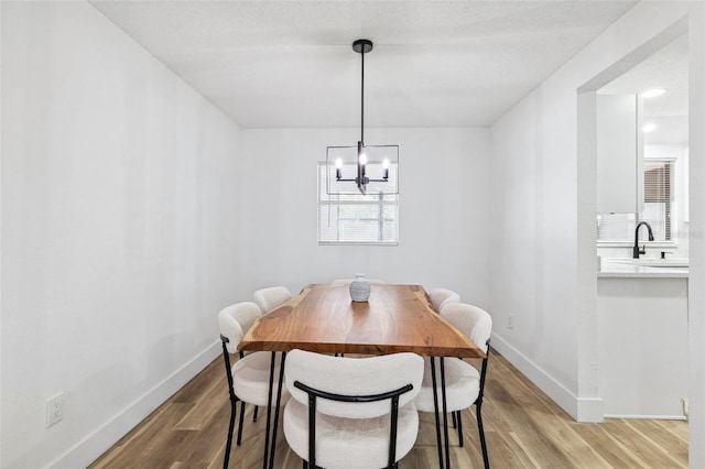 622 Cedar Grove Dr, Brandon, FL 33511 - dining space featuring light wood-style floors, baseboards, and a chandelier
