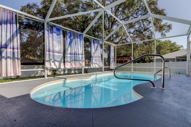 5435 Birchwood Rd, Spring Hill, FL 34608 - swimming pool with a patio and glass enclosure