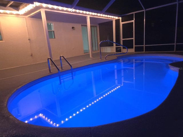 5435 Birchwood Rd, Spring Hill, FL 34608 - swimming pool featuring a lanai