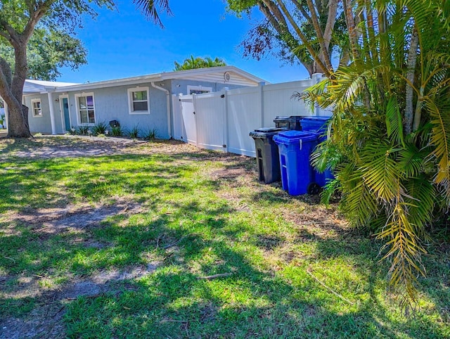 489 Fox Run Trl, Apollo Beach, FL 33572 - rear view of house featuring a gate