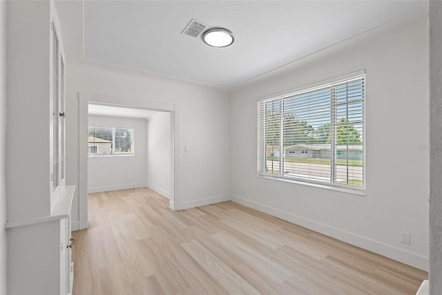 2449 16th St N, Saint Petersburg, FL 33704 - empty room featuring light wood-style flooring and baseboards