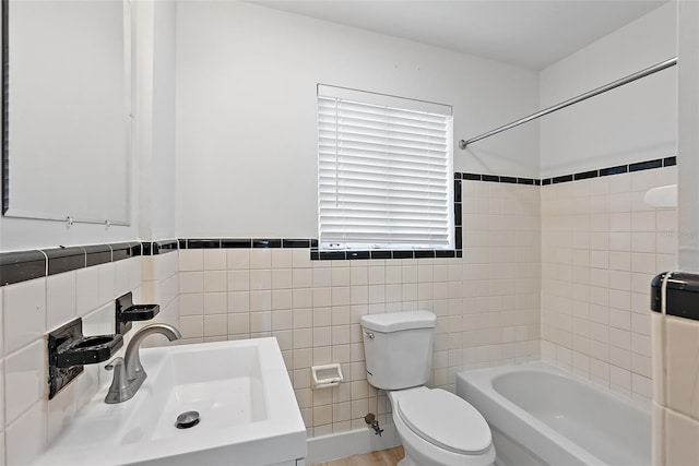 2449 16th St N, Saint Petersburg, FL 33704 - bathroom featuring a sink, toilet, tile walls, and shower / tub combination