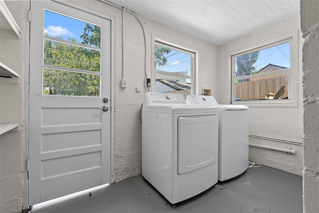 2449 16th St N, Saint Petersburg, FL 33704 - laundry room featuring washer and clothes dryer