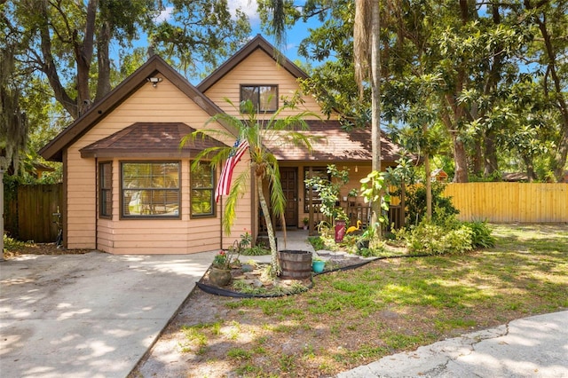 717 E 137th Ave, Tampa, FL 33613 - view of front facade featuring roof with shingles