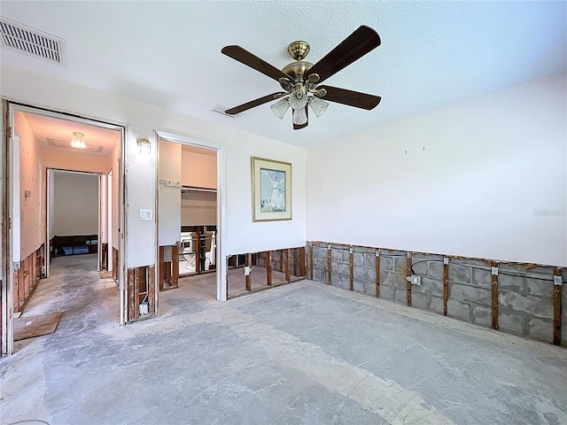 9631 Oak St NE, Saint Petersburg, FL 33702 - bedroom with a spacious closet and ceiling fan