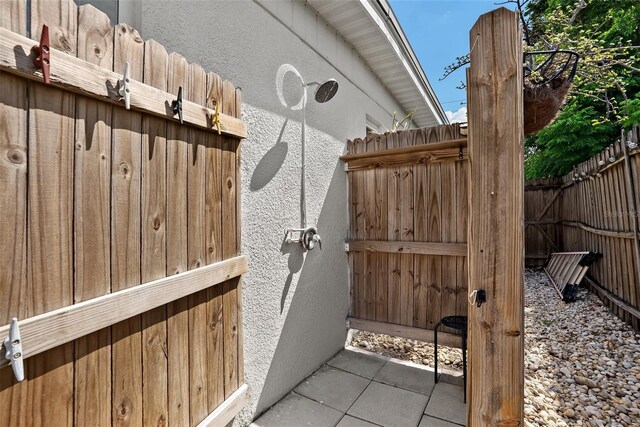 7304 Lakeside Blvd, Tampa, FL 33614 - view of gate