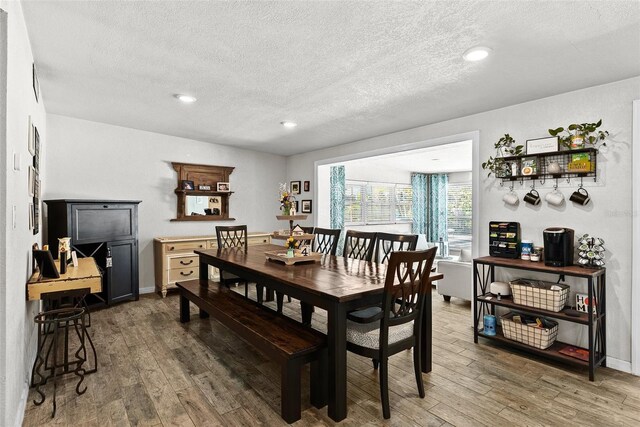 7304 Lakeside Blvd, Tampa, FL 33614 - dining space featuring light wood-style floors, a textured ceiling, recessed lighting, and baseboards