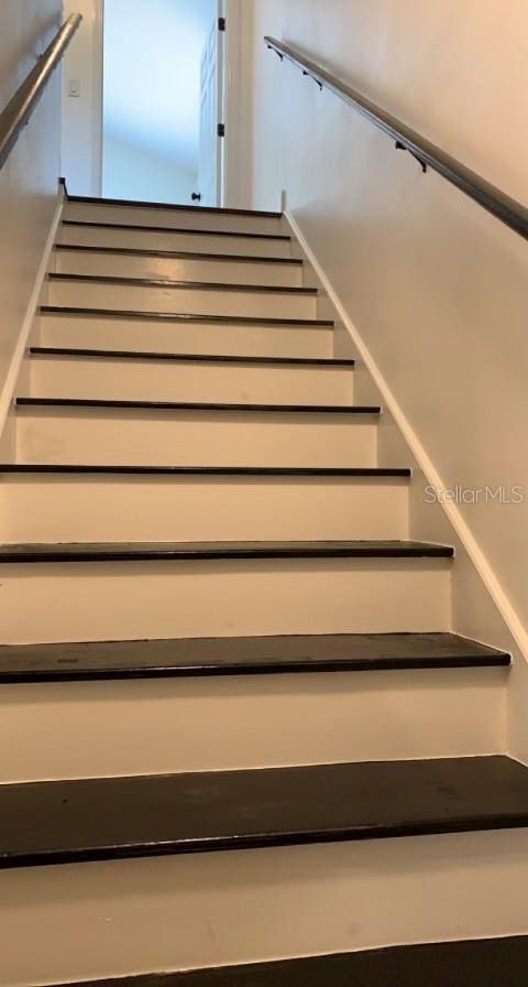 7152 Sandy Ln, Wesley Chapel, FL 33544 - view of stairway