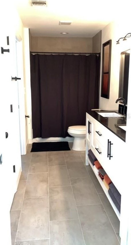 7152 Sandy Ln, Wesley Chapel, FL 33544 - full bath featuring vanity, tile patterned floors, toilet, and a shower with curtain