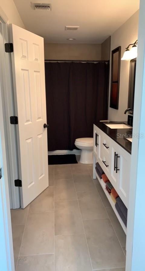 7152 Sandy Ln, Wesley Chapel, FL 33544 - full bath with vanity, toilet, tile patterned flooring, and curtained shower