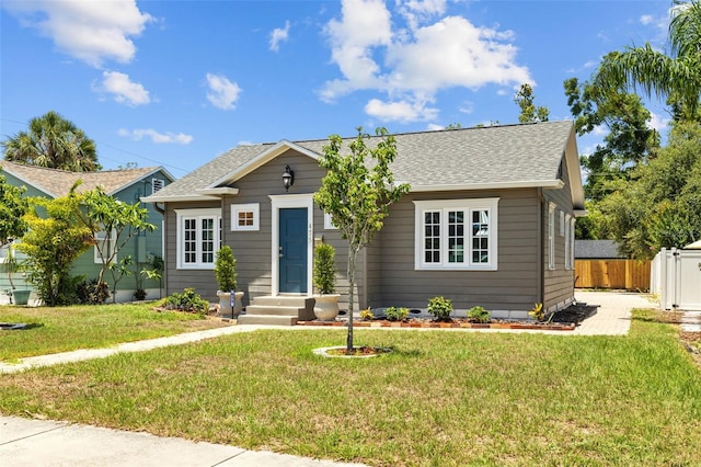 475 28th Ave N, Saint Petersburg, FL 33704 - bungalow-style home featuring roof with shingles