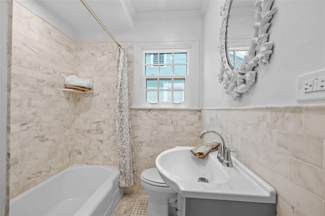 475 28th Ave N, Saint Petersburg, FL 33704 - full bath with toilet, shower / bath combo with shower curtain, crown molding, tile walls, and vanity