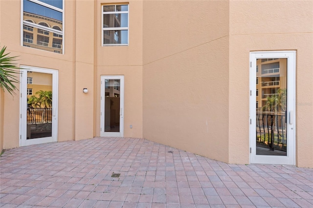521 Mandalay Ave Unit 307, Clearwater Beach, FL 33767 - view of patio / terrace