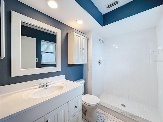 507 E Curlew Pl, Tarpon Springs, FL 34689 - full bath featuring toilet, vanity, a tile shower, tile patterned flooring, and recessed lighting