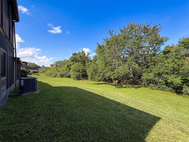507 E Curlew Pl, Tarpon Springs, FL 34689 - view of green lawn featuring central AC