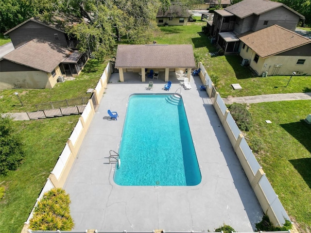 507 E Curlew Pl, Tarpon Springs, FL 34689 - community pool with a patio