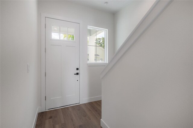 5530 N 9th St Unit 6, Tampa, FL 33604 - foyer entrance with wood finished floors and baseboards