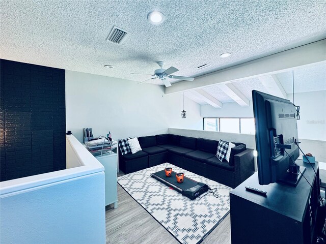 4360 Outrigger Ln, Tampa, FL 33615 - living area with wood finished floors, a textured ceiling, ceiling fan, and recessed lighting
