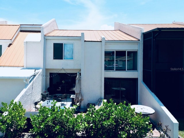4360 Outrigger Ln, Tampa, FL 33615 - view of front facade featuring a standing seam roof, stucco siding, and metal roof