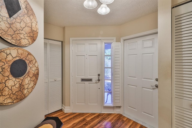 3053 S Concordia Ave Unit A, Tampa, FL 33629 - entrance foyer featuring wood finished floors, a chandelier, a textured ceiling, and baseboards