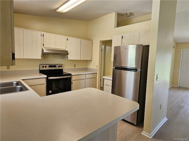 870 S Thyme Pt, Homosassa, FL 34448 - kitchen with freestanding refrigerator, range with electric stovetop, under cabinet range hood, a sink, and lofted ceiling