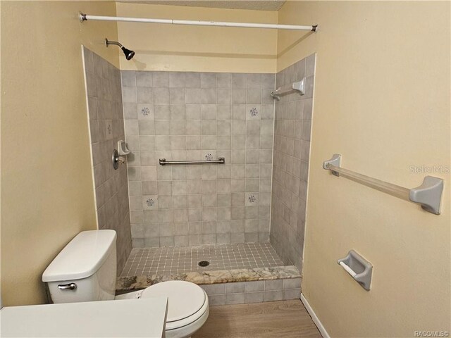 870 S Thyme Pt, Homosassa, FL 34448 - full bath with toilet, a tile shower, wood finished floors, and baseboards