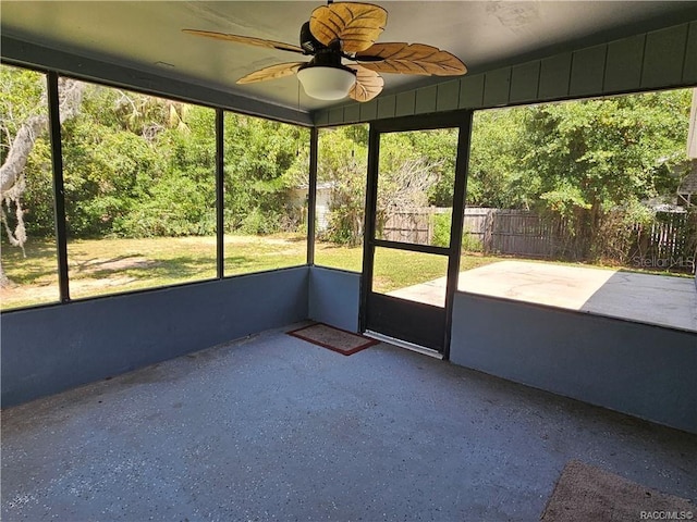 870 S Thyme Pt, Homosassa, FL 34448 - unfurnished sunroom featuring ceiling fan