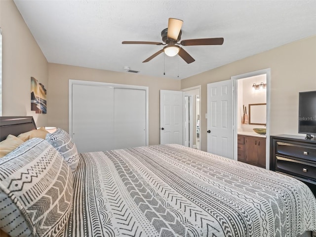 718 Crk 467, Lake Panasoffkee, FL 33538 - bedroom with a closet, ceiling fan, and ensuite bath