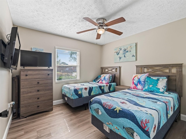 718 Crk 467, Lake Panasoffkee, FL 33538 - bedroom featuring wood finished floors, baseboards, a textured ceiling, and a ceiling fan