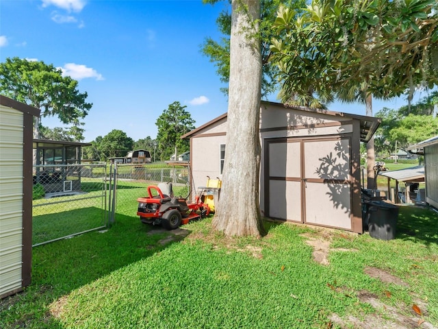 718 Crk 467, Lake Panasoffkee, FL 33538 - view of yard with a sunroom