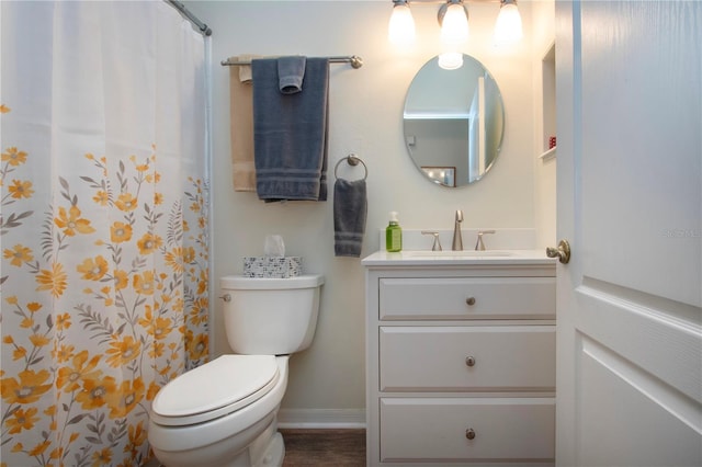 2121 Worthington Greens Dr, Sun City Center, FL 33573 - full bath featuring vanity, toilet, curtained shower, and baseboards