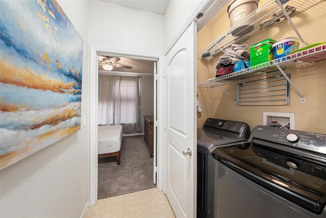 4221 W Spruce St Unit 2104, Tampa, FL 33607 - laundry room featuring washer and clothes dryer, light carpet, light tile patterned floors, and a ceiling fan