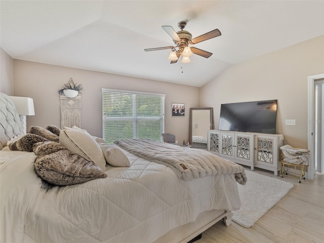 31201 Shaker Cir, Wesley Chapel, FL 33543 - bedroom featuring vaulted ceiling and a ceiling fan
