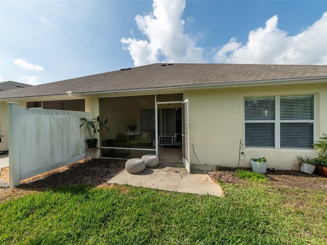 31201 Shaker Cir, Wesley Chapel, FL 33543 - back of property featuring stucco siding, a sunroom, and roof with shingles