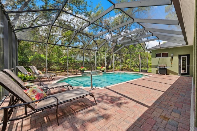 16039 Ternglade Dr, Lithia, FL 33547 - swimming pool featuring a patio and glass enclosure