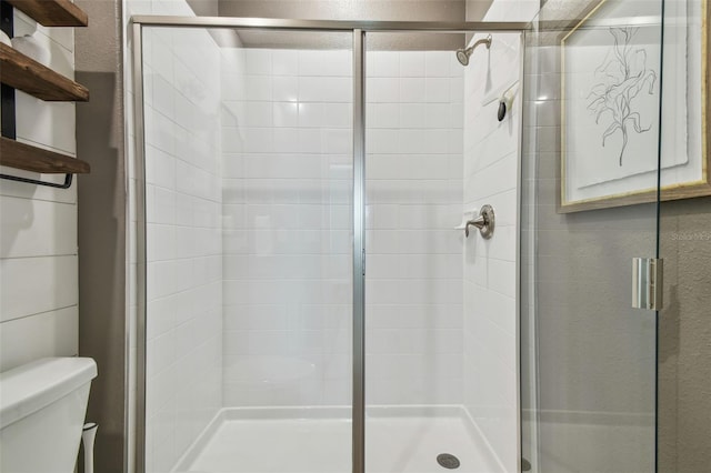 17589 Cruiser Bnd, Land O Lakes, FL 34638 - full bathroom featuring toilet and a shower stall