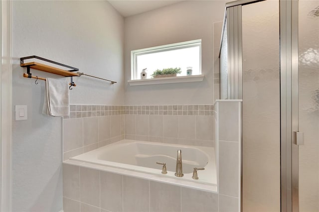 4435 Devinshire Fields Loop, Plant City, FL 33567 - full bath featuring a bath and a shower stall