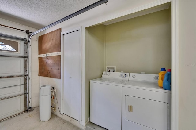 2527 Wrencrest Cir, Valrico, FL 33594 - washroom with washing machine and clothes dryer and a textured ceiling