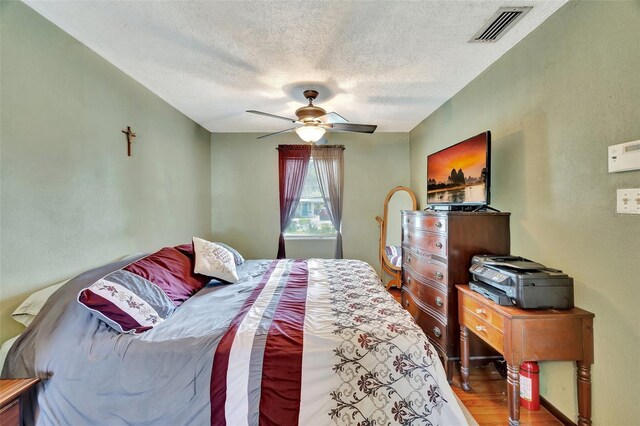 1524 Essex Dr N, Saint Petersburg, FL 33710 - photo 12