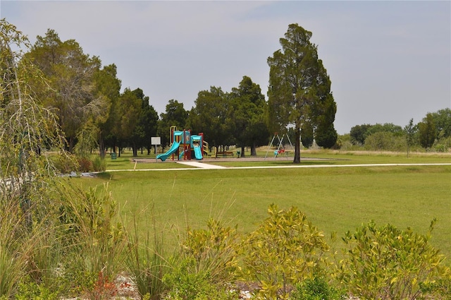 6334 Spring Flower Dr Unit 24, New Port Richey, FL 34653 - view of property's community with a yard
