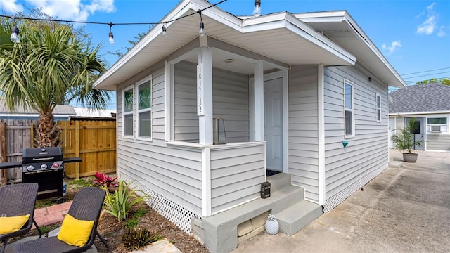 1615 28th Ave N, Saint Petersburg, FL 33713 - view of side of property featuring entry steps