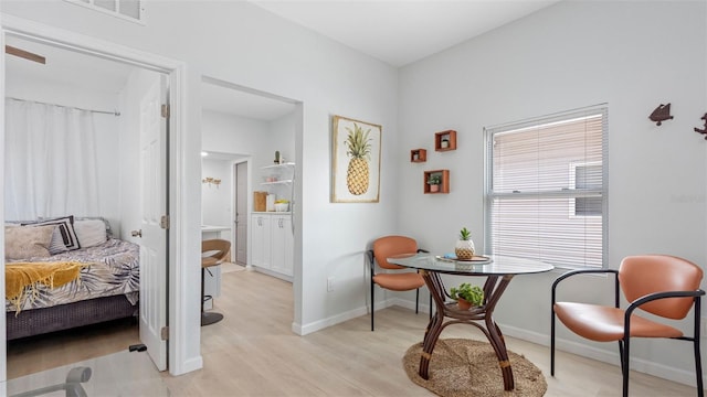 1615 28th Ave N, Saint Petersburg, FL 33713 - dining area featuring light wood-style flooring and baseboards
