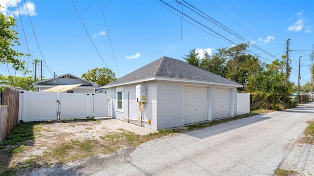 1615 28th Ave N, Saint Petersburg, FL 33713 - detached garage featuring a gate