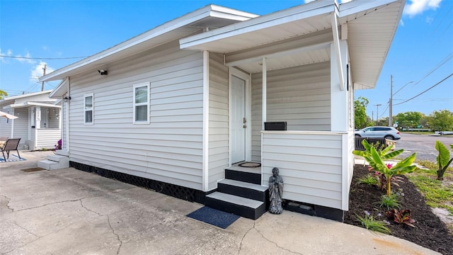 1615 28th Ave N, Saint Petersburg, FL 33713 - view of property exterior with entry steps and a porch