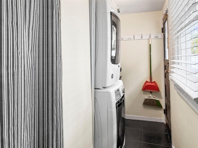 634 6th St N, Saint Petersburg, FL 33701 - laundry area featuring stacked washer / drying machine, baseboards, and tile patterned floors