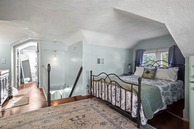 634 6th St N, Saint Petersburg, FL 33701 - bedroom featuring lofted ceiling, wood finished floors, and a textured ceiling