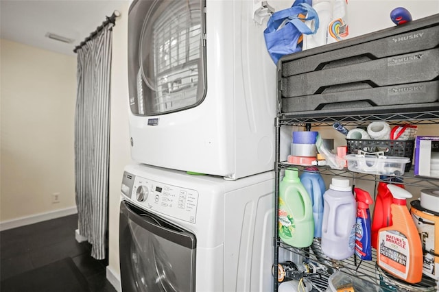 634 6th St N, Saint Petersburg, FL 33701 - washroom featuring stacked washer and clothes dryer and baseboards